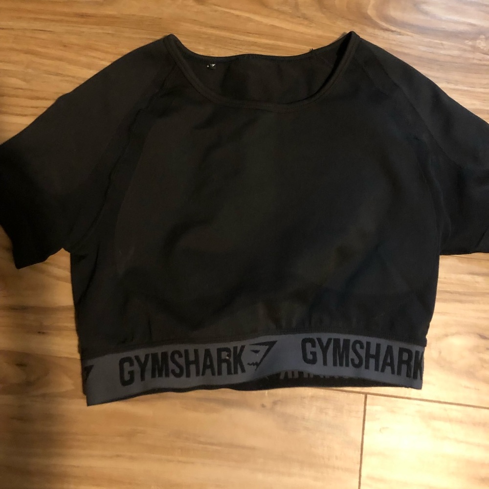 Medium crop top black gym shark